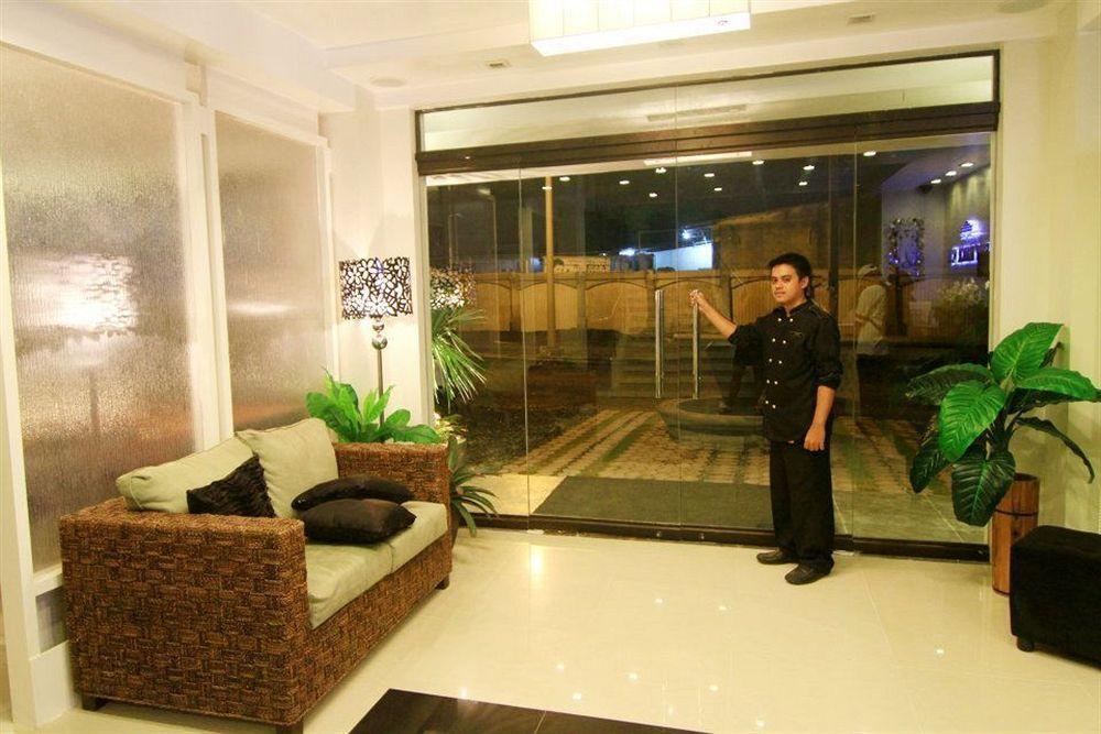 Urban Manor Hotel Roxas City Exterior foto