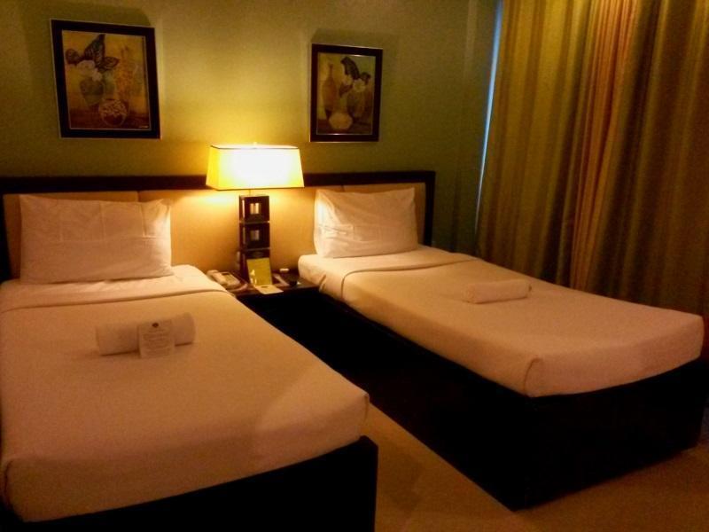 Urban Manor Hotel Roxas City Exterior foto